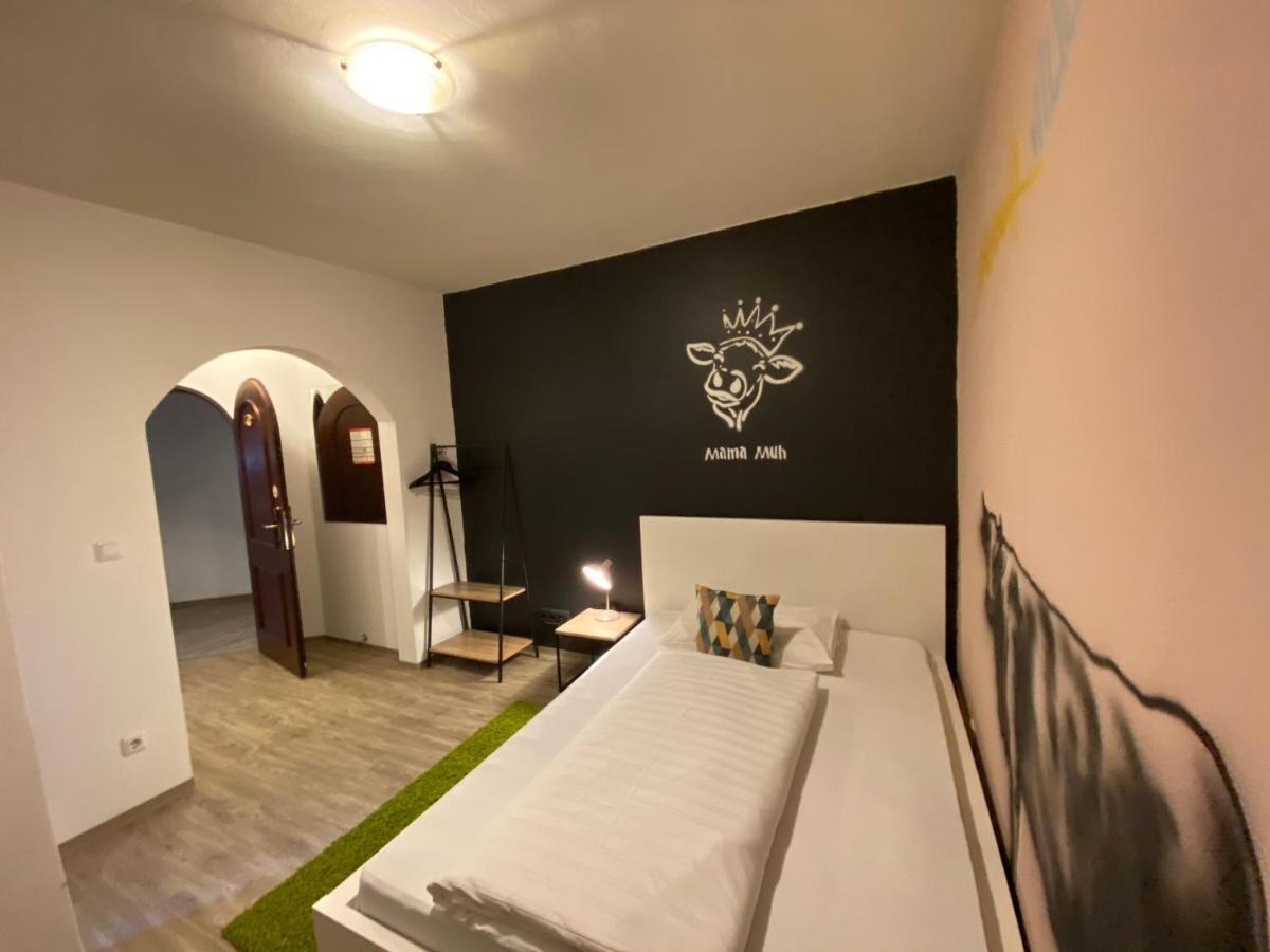 Mama Muh Self-Check-In Hotel Линц Екстериор снимка