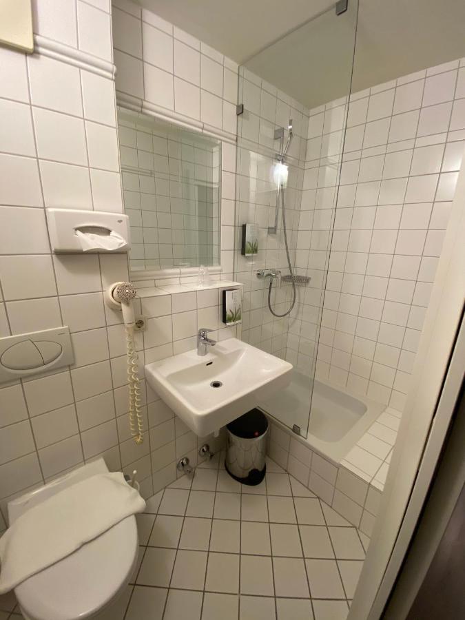 Mama Muh Self-Check-In Hotel Линц Екстериор снимка