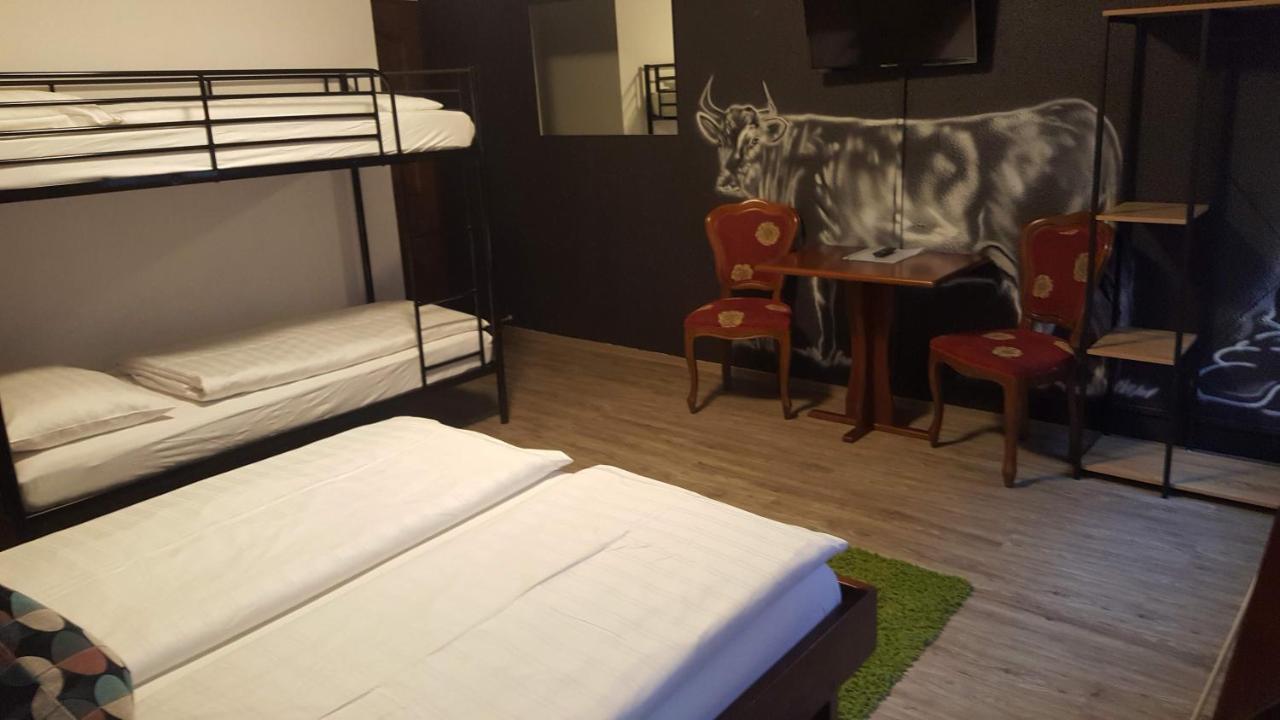 Mama Muh Self-Check-In Hotel Линц Екстериор снимка
