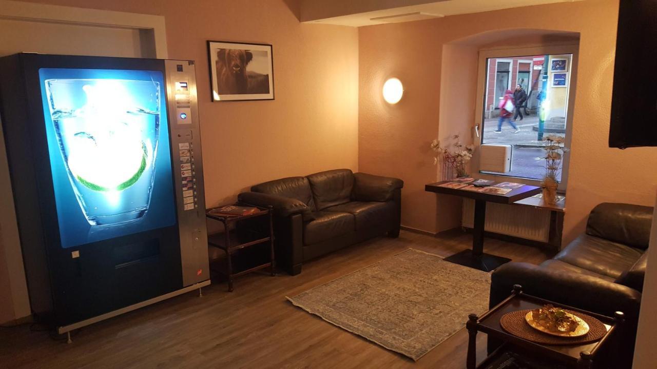 Mama Muh Self-Check-In Hotel Линц Екстериор снимка