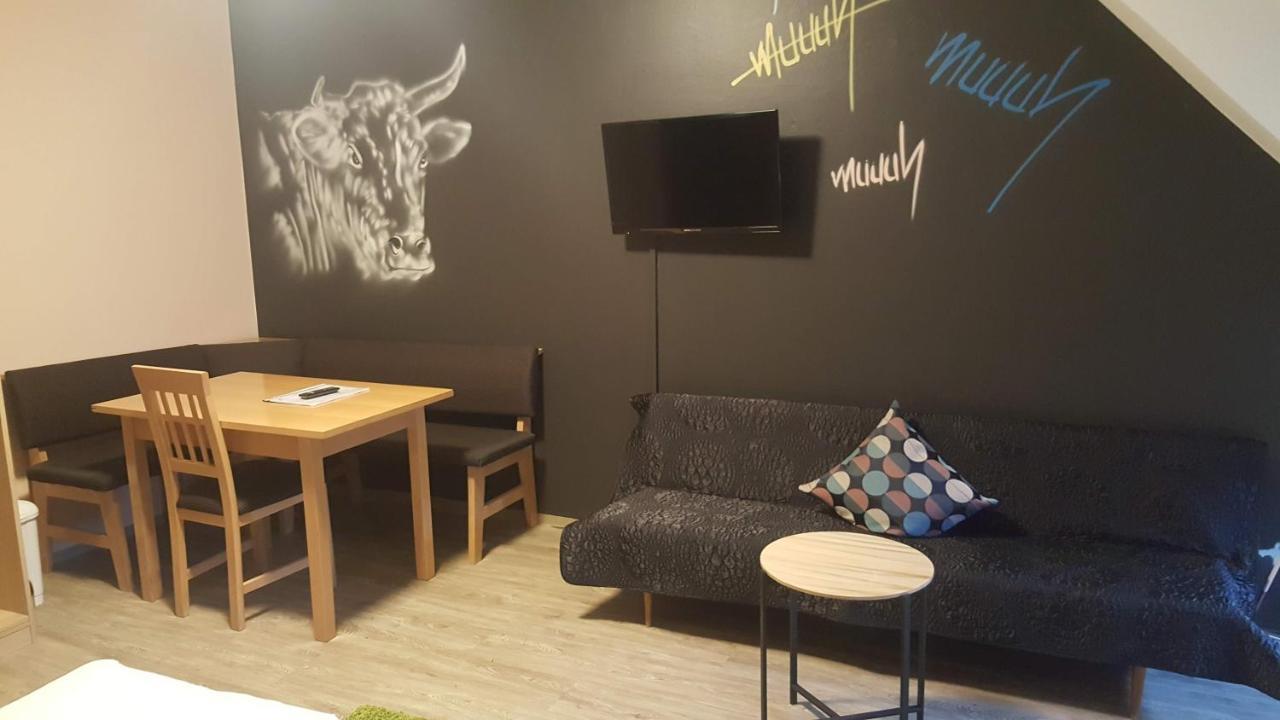 Mama Muh Self-Check-In Hotel Линц Екстериор снимка