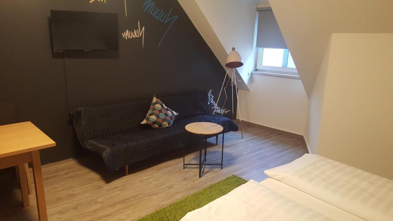 Mama Muh Self-Check-In Hotel Линц Екстериор снимка